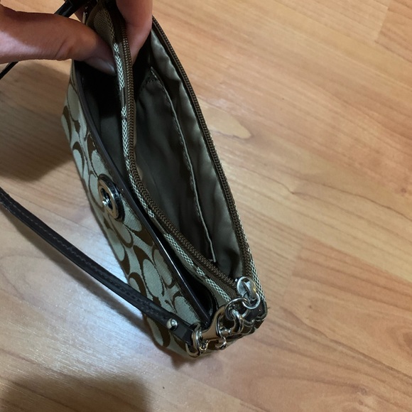 Coach wristlet - Picture 3 of 3